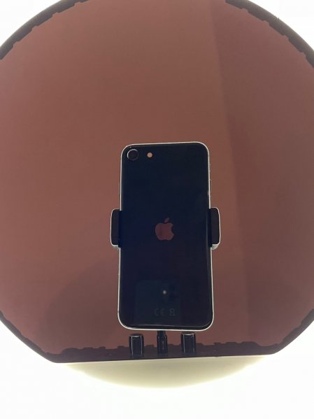 Продам iPhone SE 2020