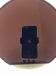 Продам iPhone SE 2020