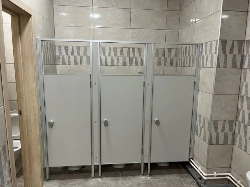 Перегородки из ПВХ, алюминия и ДСП